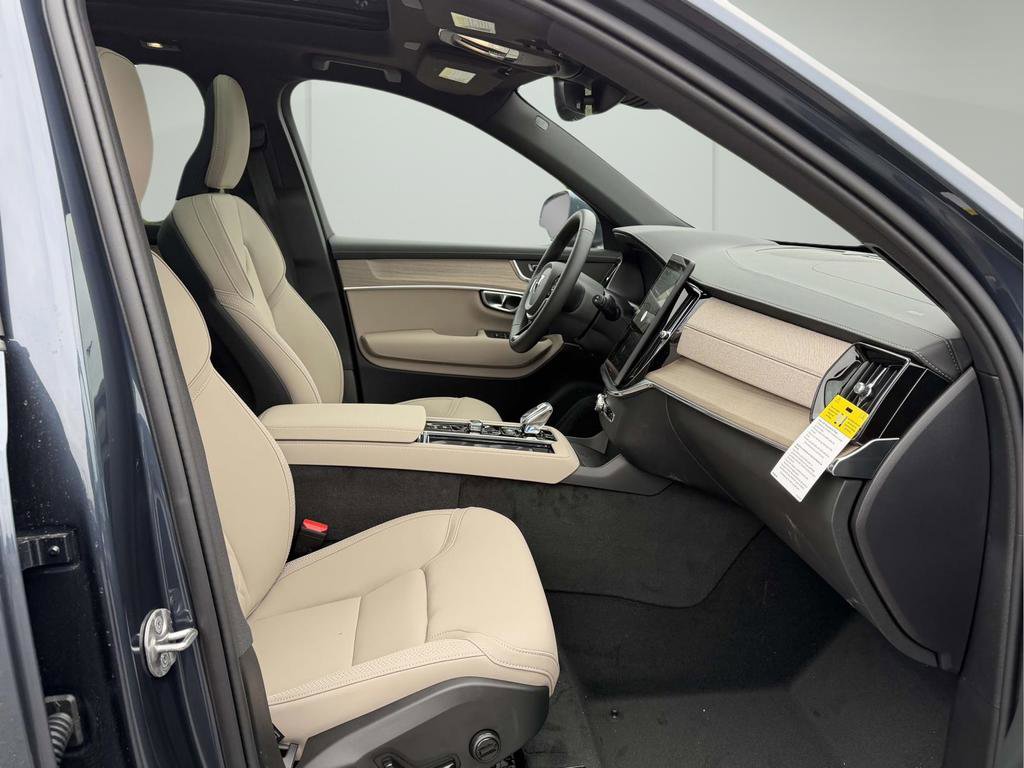 New 2026 Volvo XC90 T8 Plus w/ Protection Package Premier AWD/4WD image 11