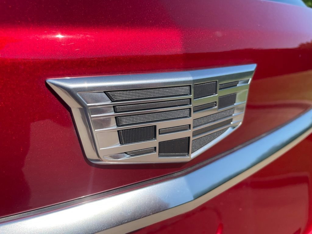 Used 2025 Cadillac XT5 Luxury w/ LPO, Red Accent Package AWD/4WD image 17