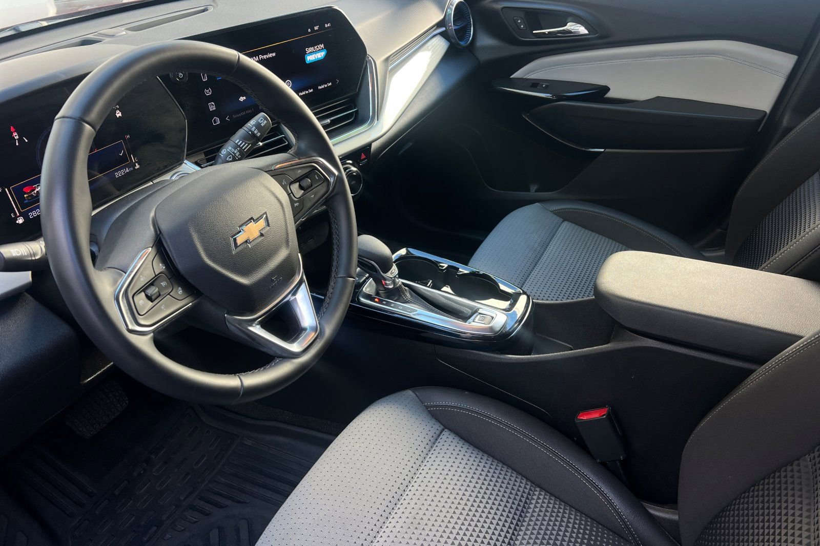 Used 2024 Chevrolet Trax LT w/ LT Convenience Package image 10