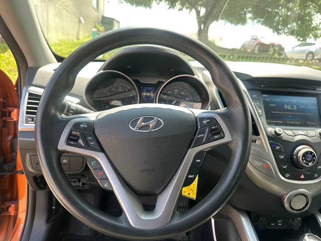 Used 2016 Hyundai Veloster FWD image 8