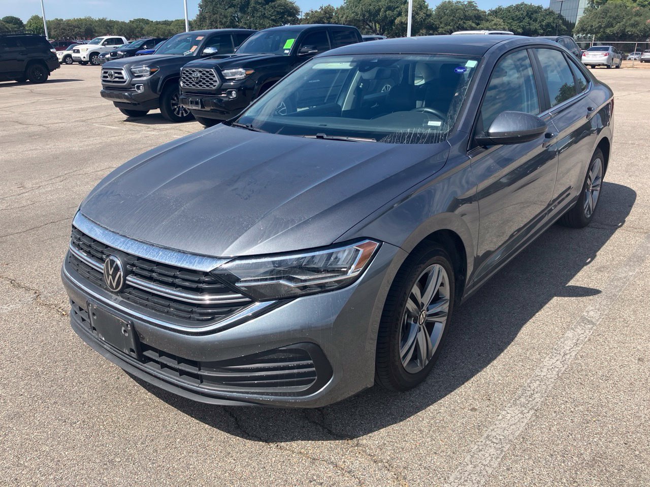 Used 2024 Volkswagen Jetta SE FWD image 1