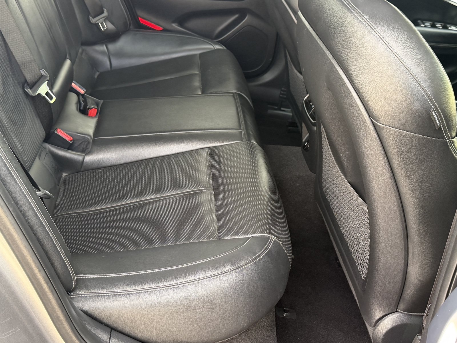 Used 2020 Genesis G70 2.0T RWD image 31