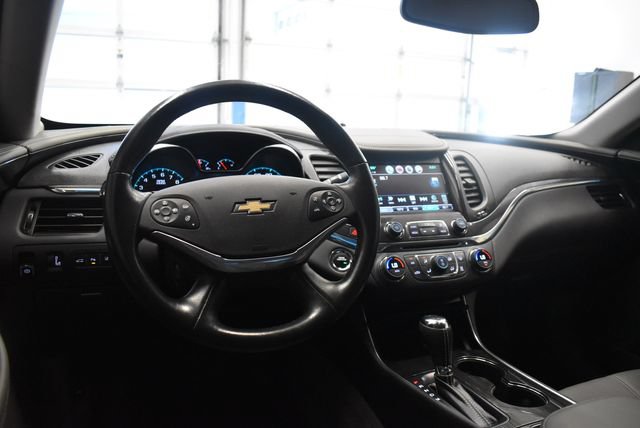 Used 2017 Chevrolet Impala Premier w/ Enhanced Convenience Package FWD image 23