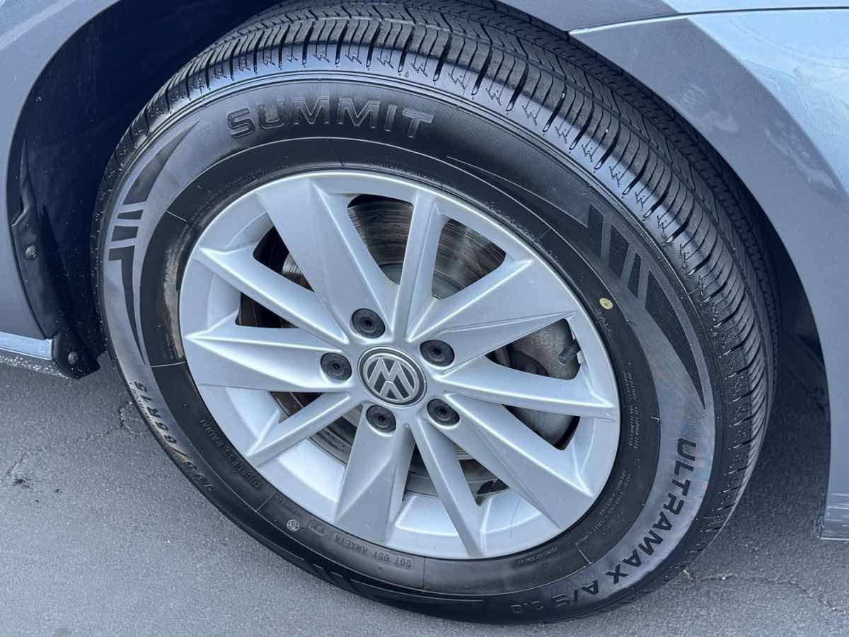 Used 2016 Volkswagen Golf S FWD image 19
