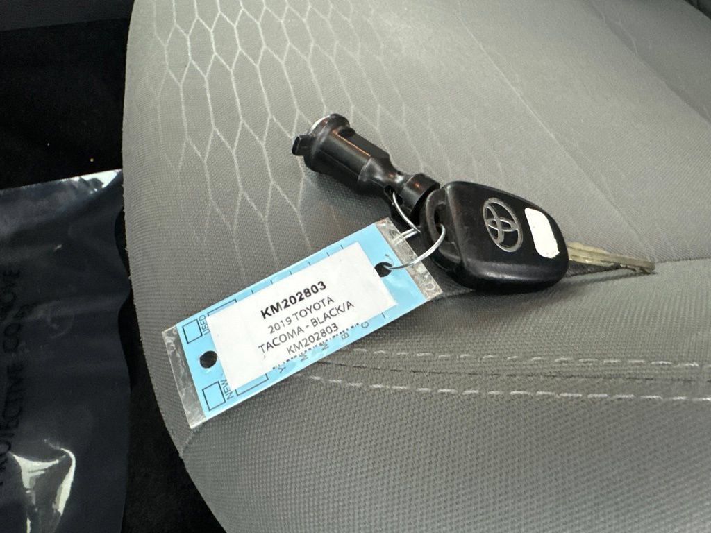 Used 2019 Toyota Tacoma SR5 AWD/4WD image 33