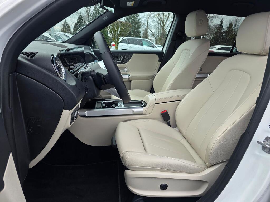 Used 2025 Mercedes-Benz GLB 250 4MATIC image 13