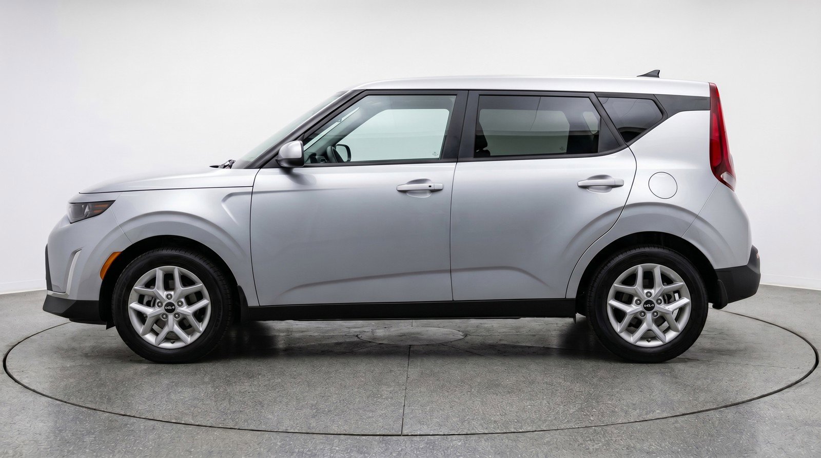 Used 2025 Kia Soul LX w/ LX Technology Package FWD image 5