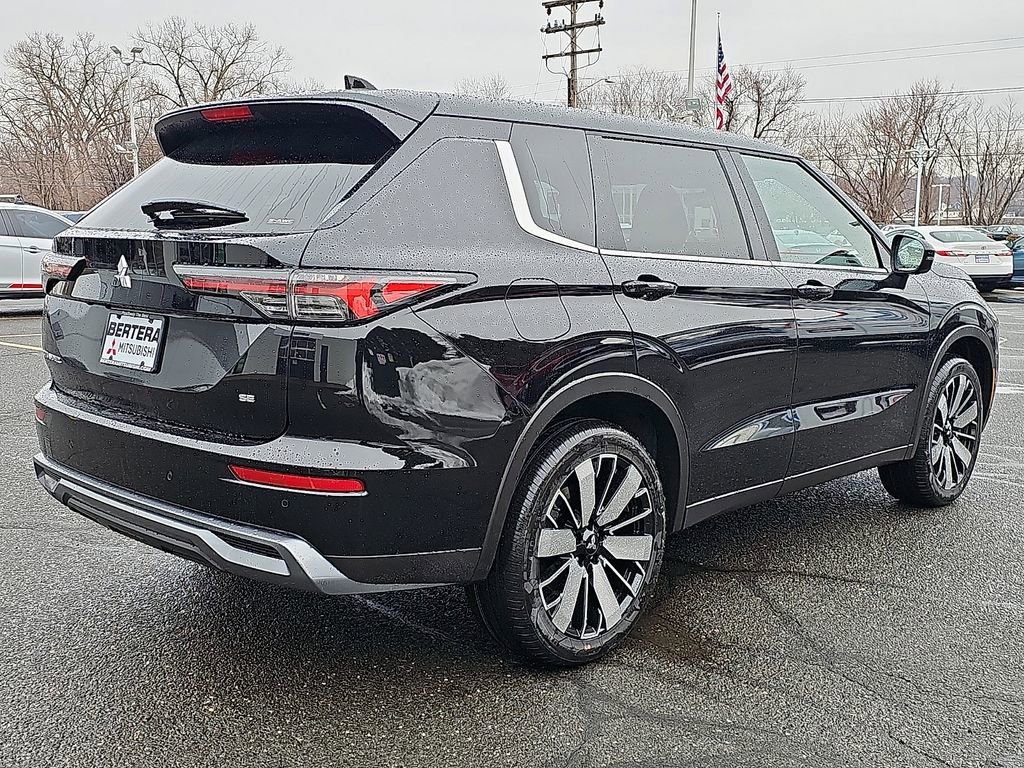 New 2026 Mitsubishi Outlander SE AWD/4WD image 4