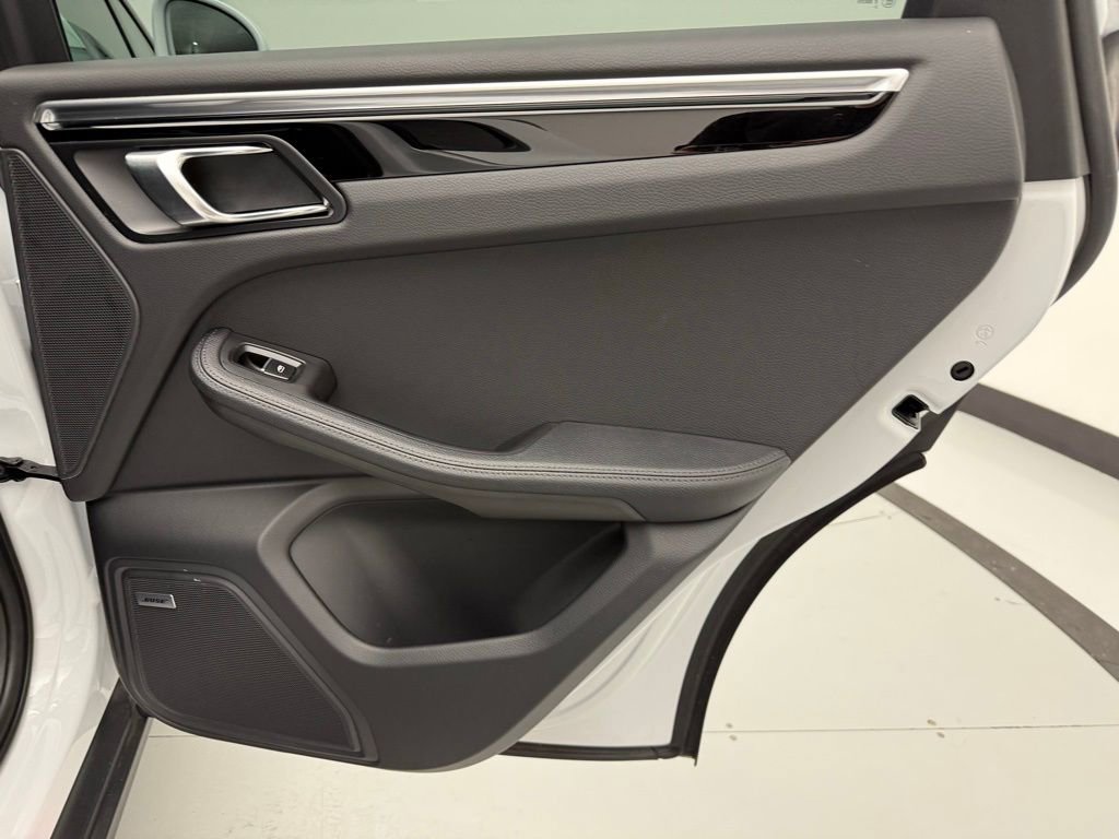 Used 2024 Porsche Macan image 30