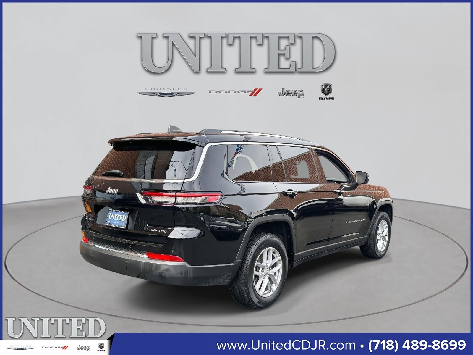 Used 2023 Jeep Grand Cherokee L Laredo image 3