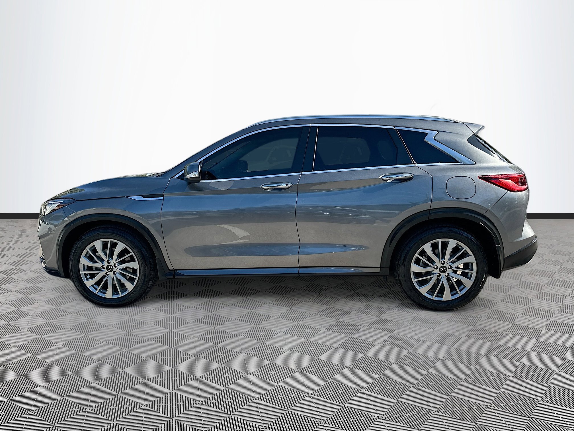 Used 2023 INFINITI QX50 Luxe image 4