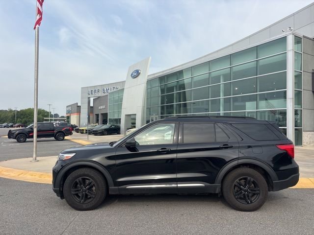 Used 2020 Ford Explorer XLT w/ Comfort Package image 2