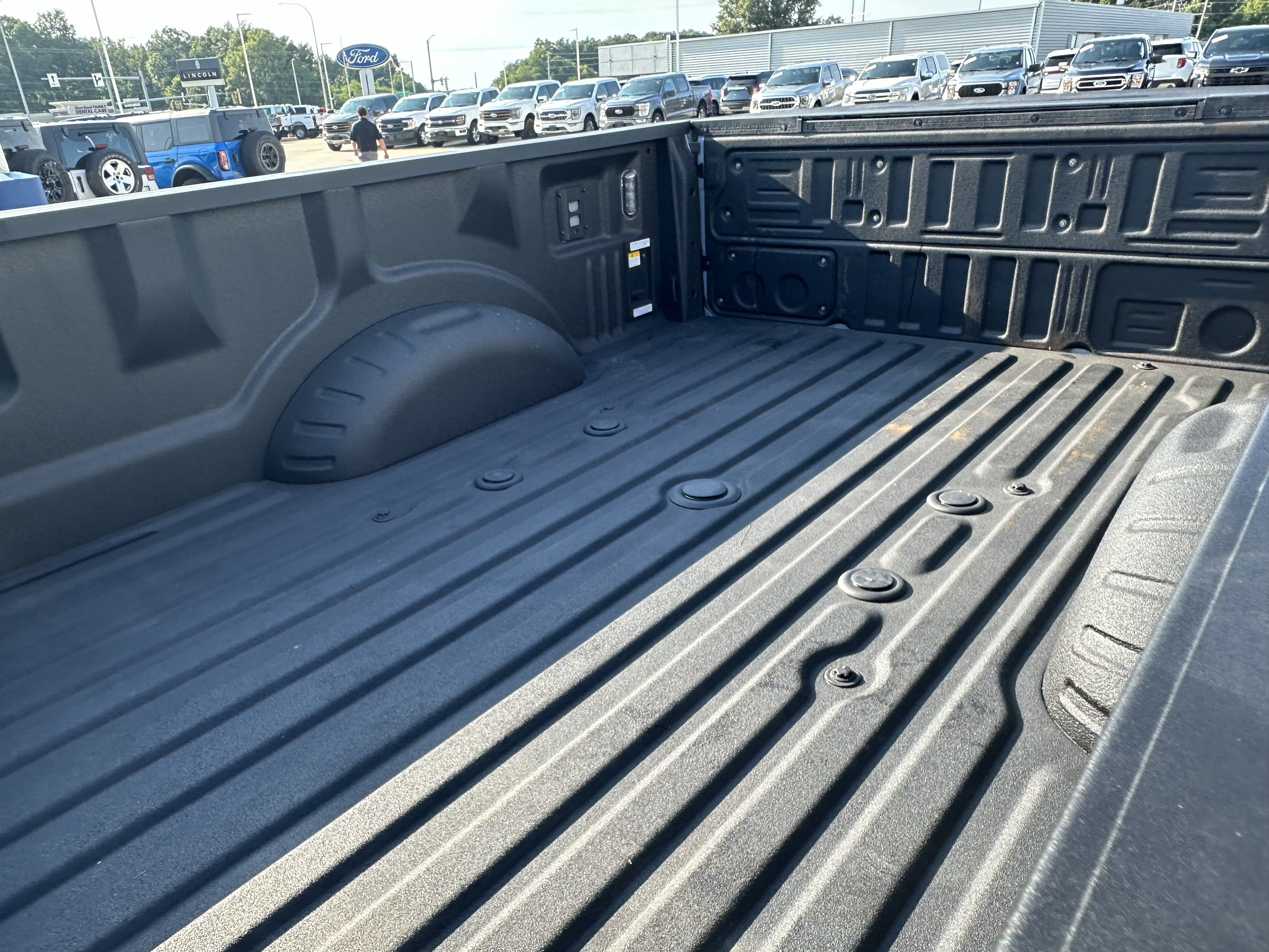 Used 2026 Ford F450 Platinum w/ FX4 Off-Road Package AWD/4WD image 11