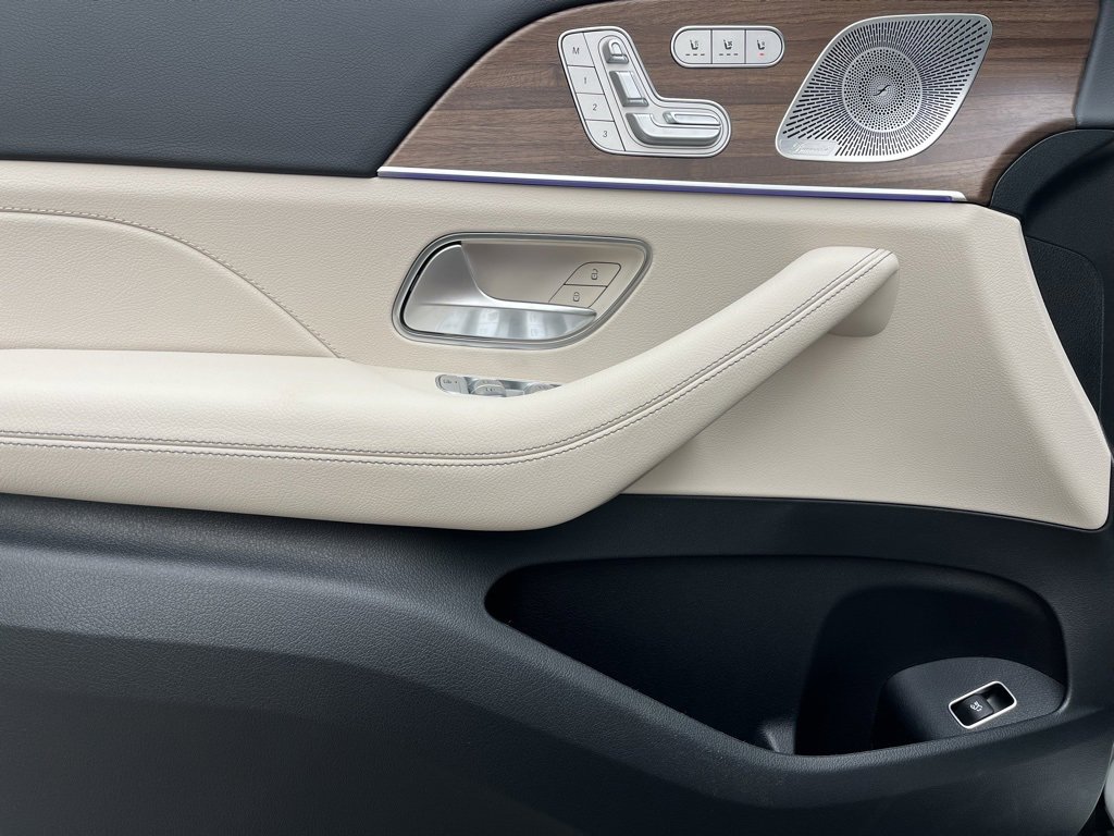 Used 2025 Mercedes-Benz GLS 450 4MATIC image 14