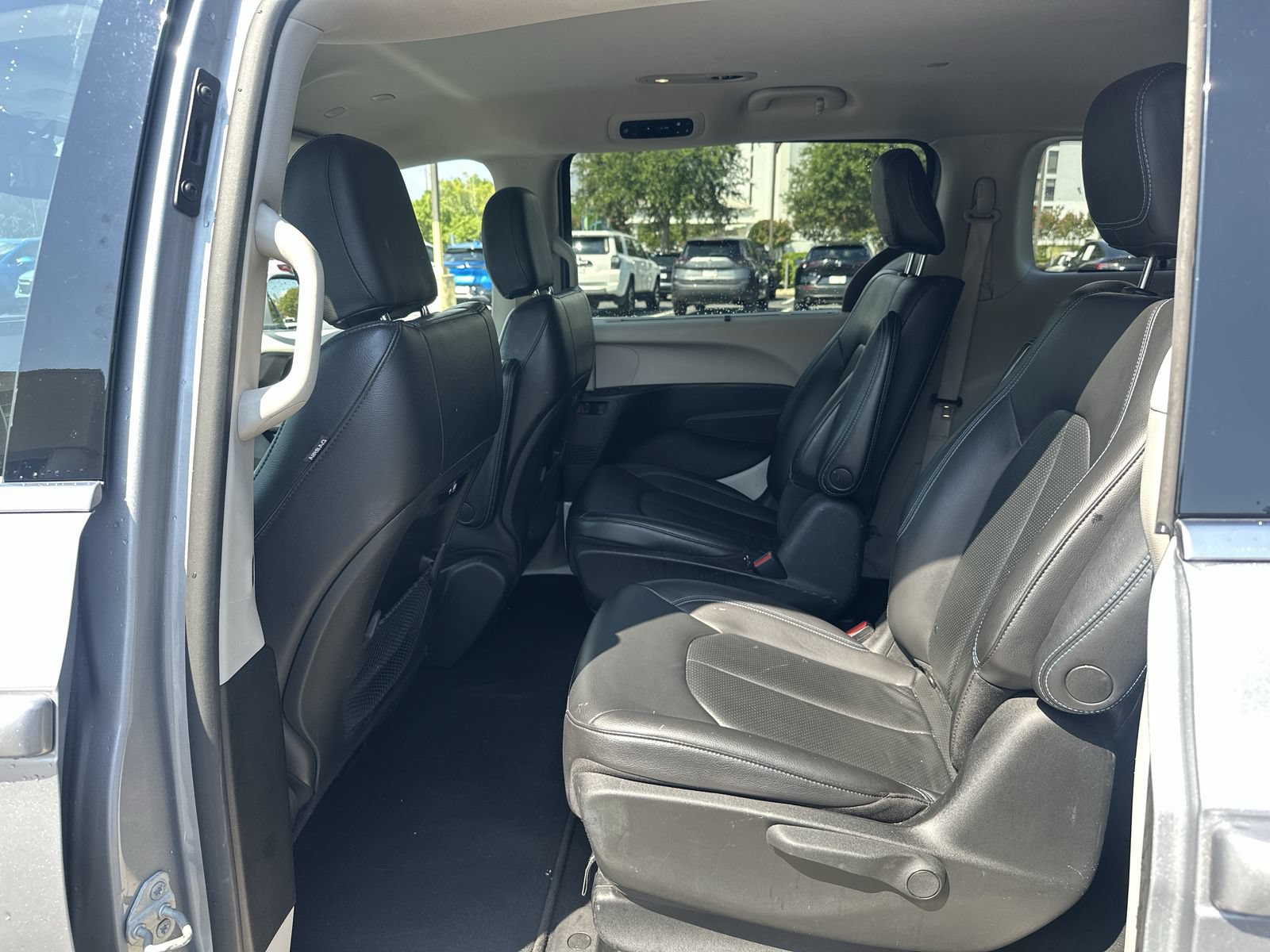 Used 2021 Chrysler Pacifica Touring-L FWD image 31