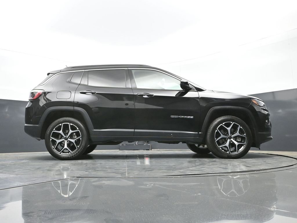 Used 2025 Jeep Compass Limited AWD/4WD image 40