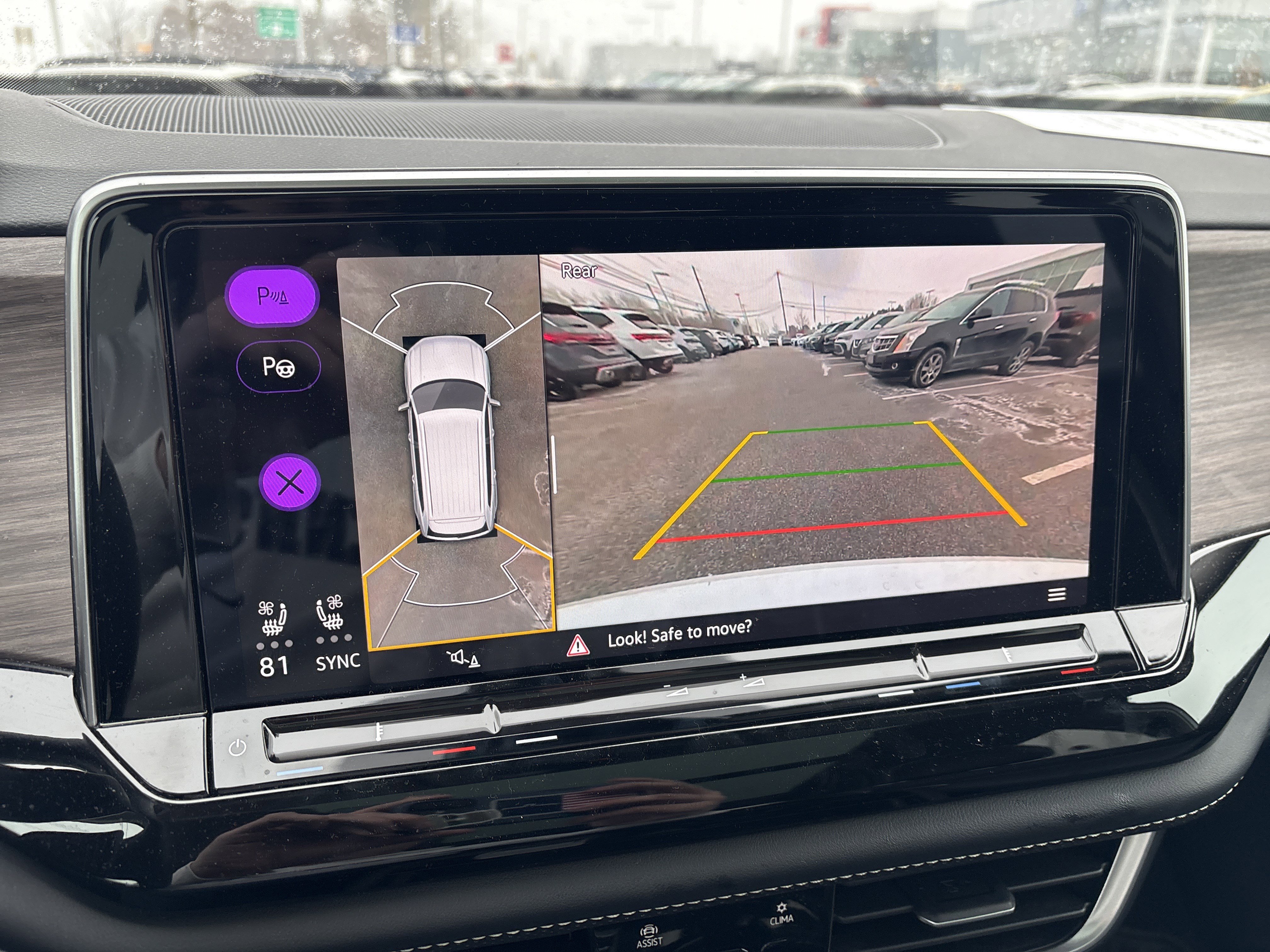 Certified 2024 Volkswagen Atlas SEL Premium R-Line image 32