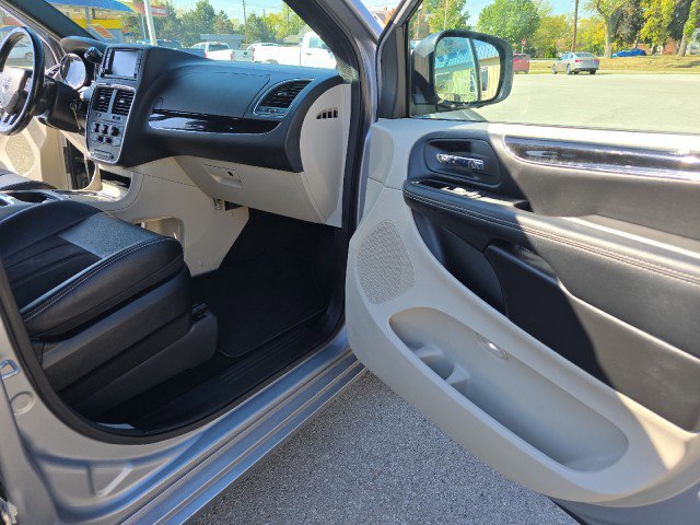 Used 2020 Dodge Grand Caravan SXT image 40