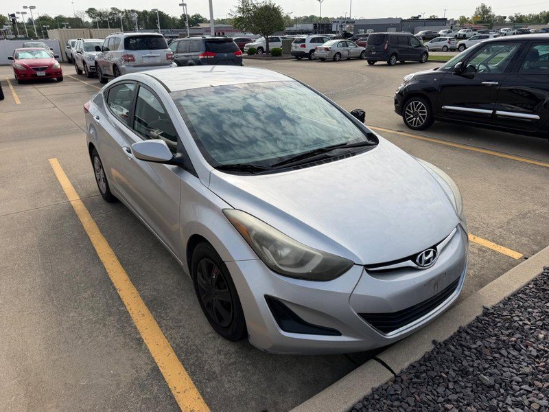 Used 2016 Hyundai Elantra SE image 2