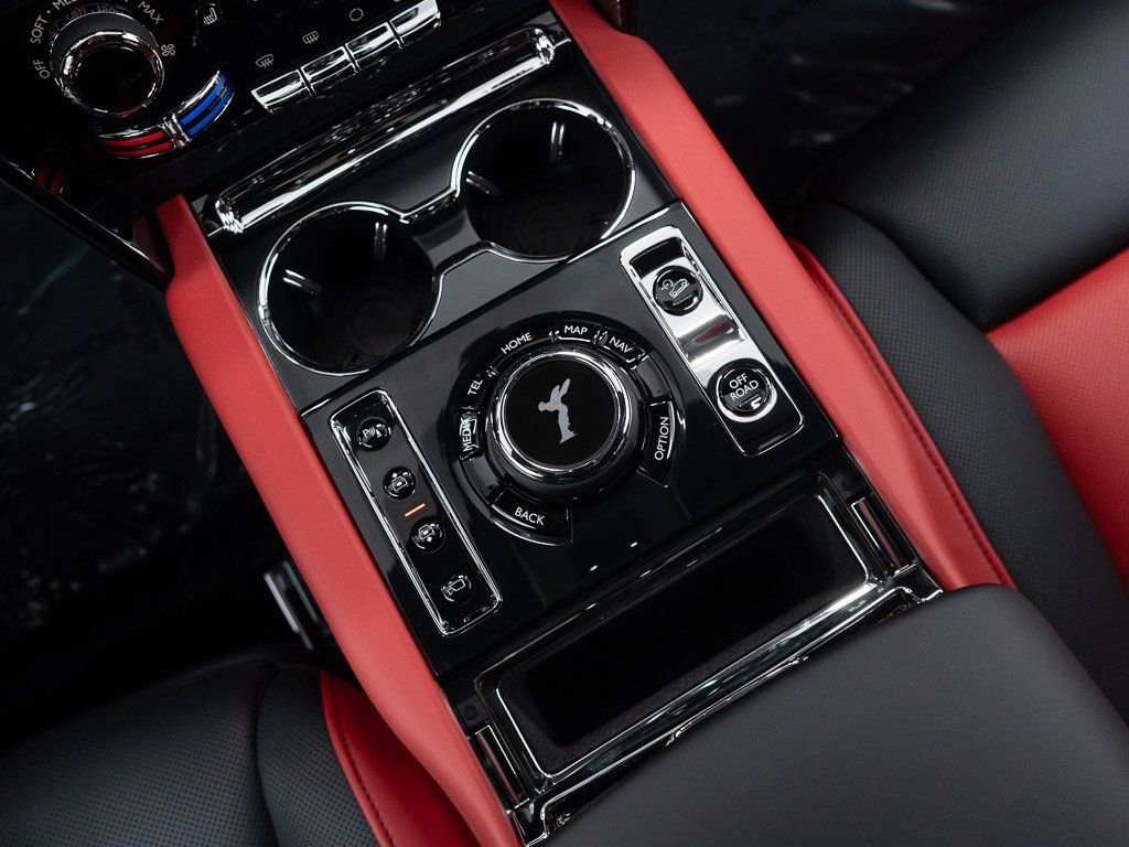 Used 2025 Rolls-Royce Cullinan Black Badge w/ Leather Finishing Pack AWD/4WD image 43
