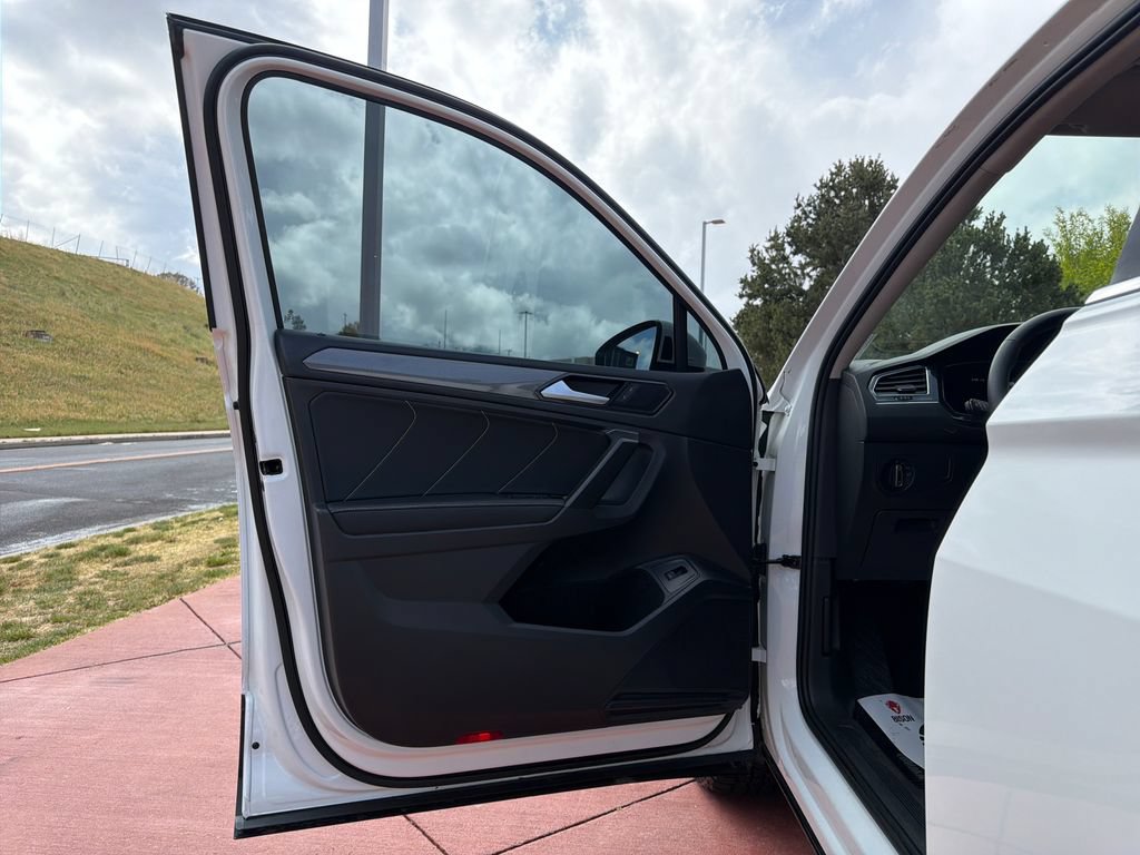 Used 2022 Volkswagen Tiguan SE AWD/4WD image 10