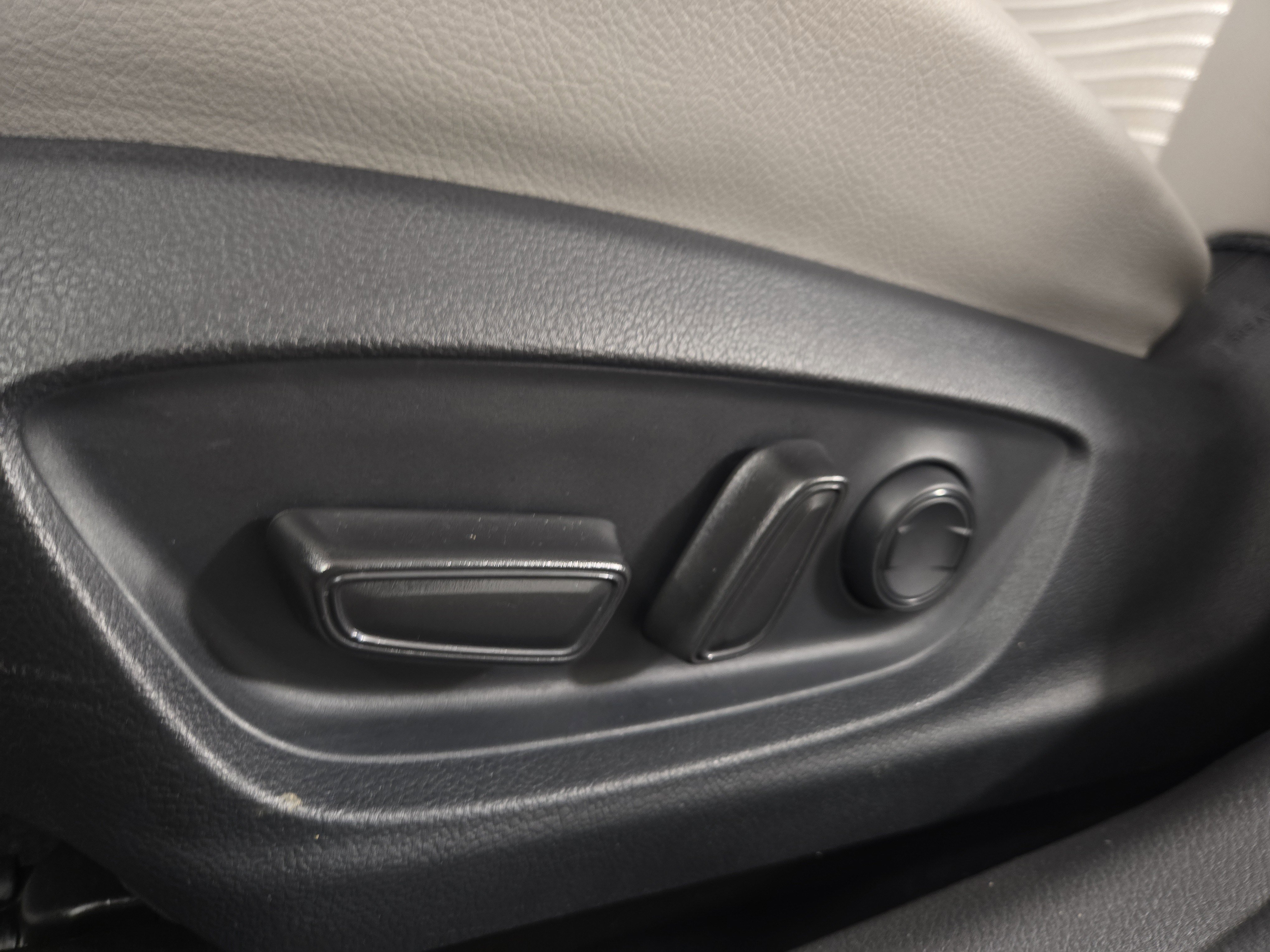 Used 2023 Toyota Camry SE w/ Convenience Package image 30