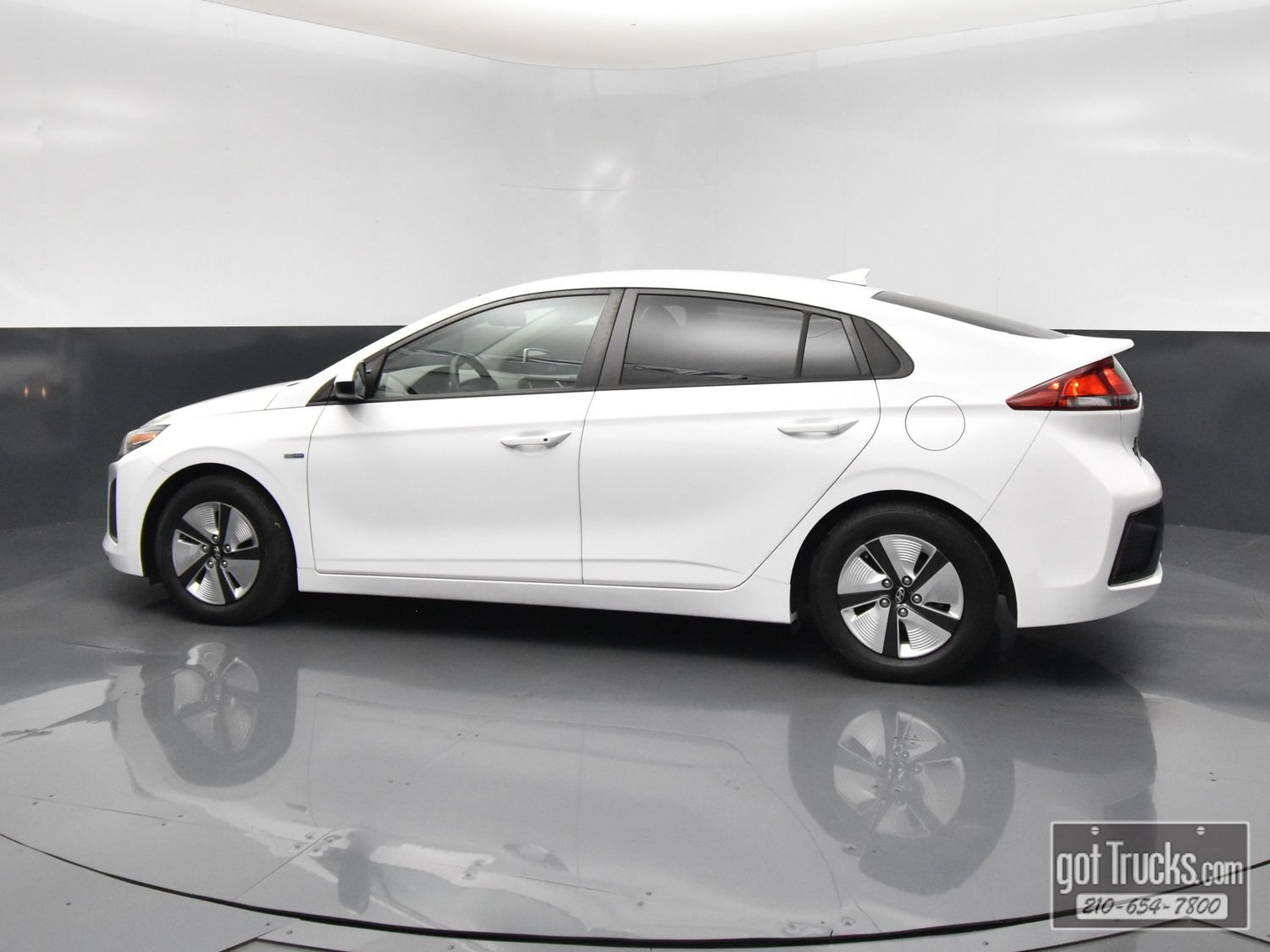 Used 2018 Hyundai Ioniq Blue FWD image 3