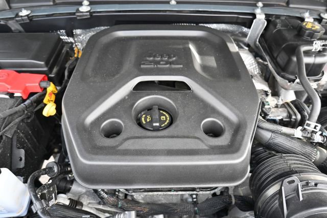 Used 2025 Jeep Wrangler Sahara image 17