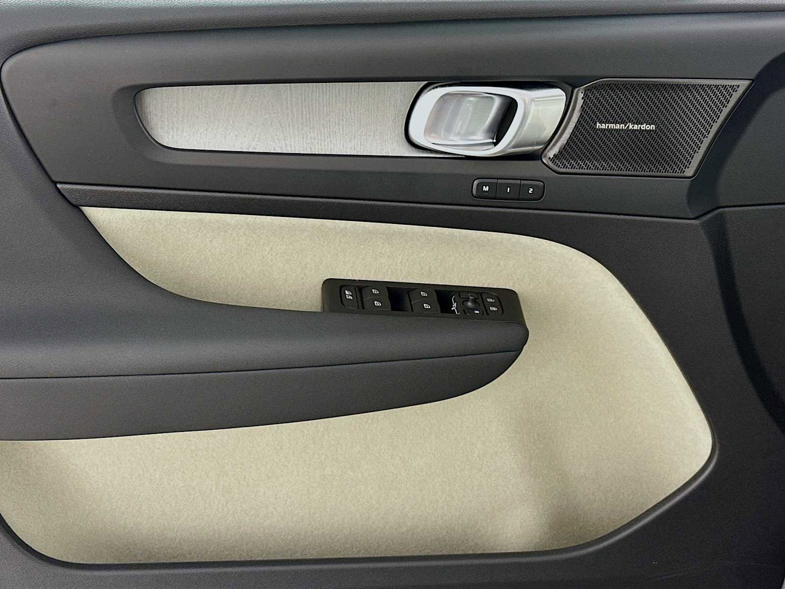 New 2026 Volvo XC40 B5 Ultra w/ Climate Package image 16