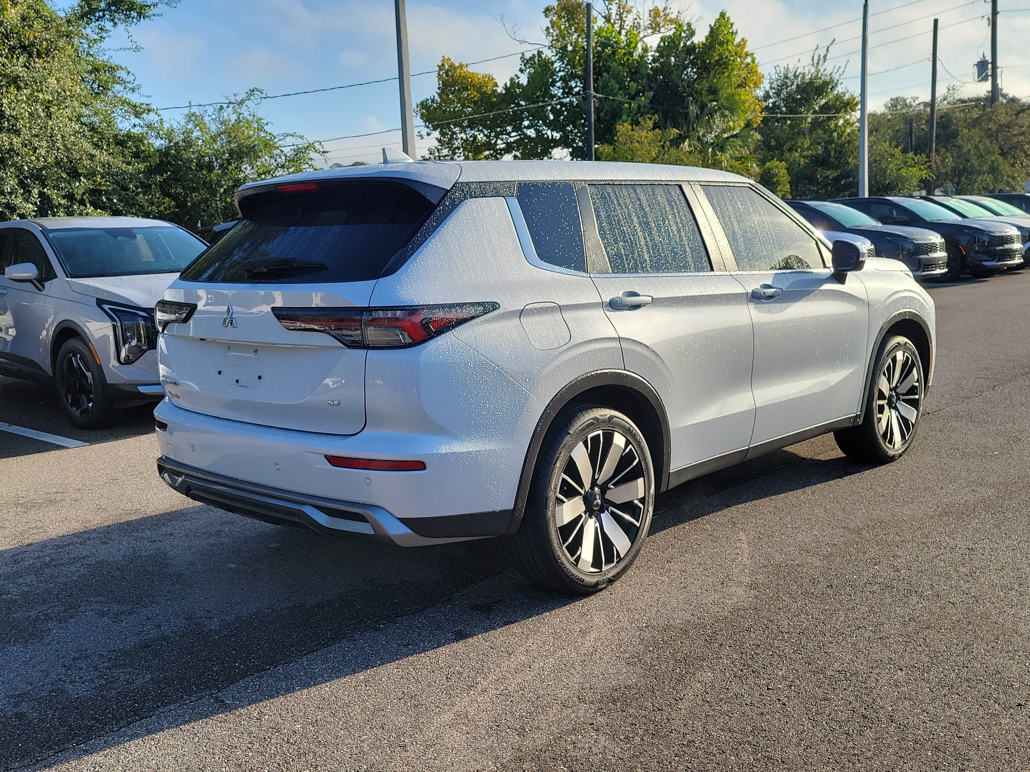 Used 2025 Mitsubishi Outlander SE FWD image 7