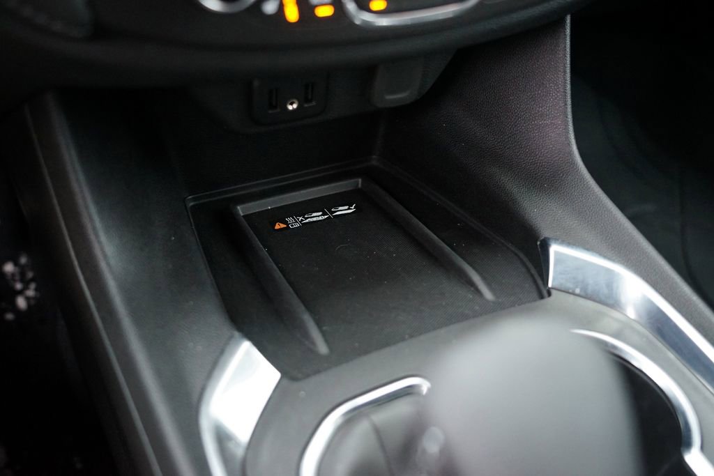 Used 2023 Chevrolet Traverse LT image 40