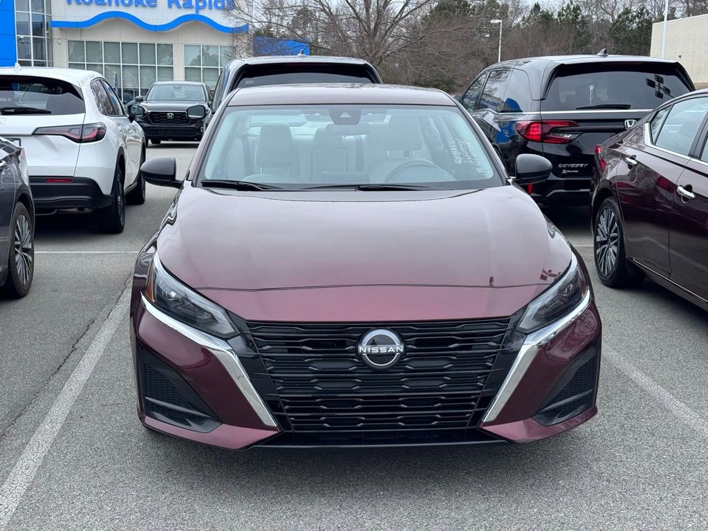 Used 2024 Nissan Altima 2.5 SV image 3