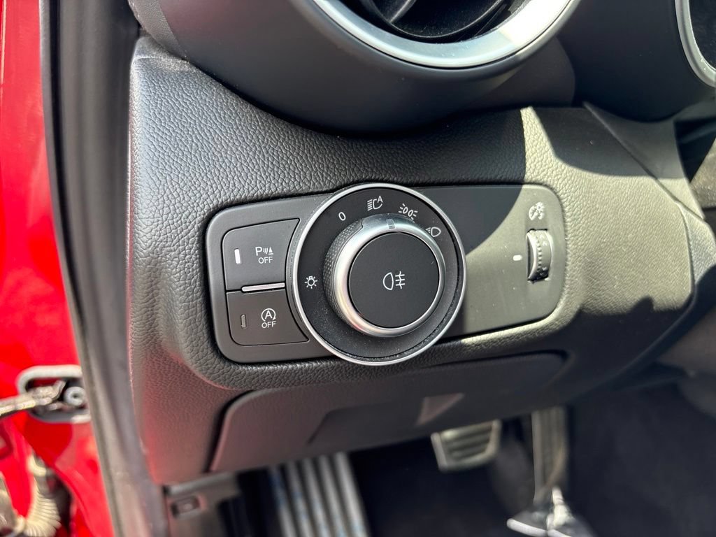 Used 2019 Alfa Romeo Giulia Ti Sport w/ Quick Order Package 22S Sport AWD/4WD image 20