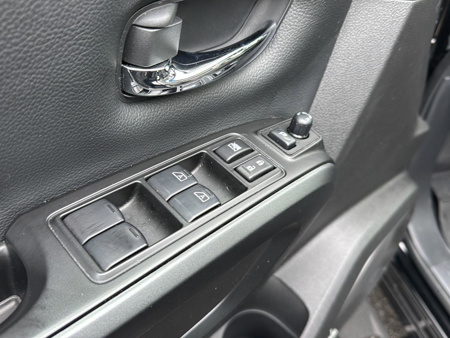 Used 2024 Nissan Titan PRO-4X w/ Pro-4x Convenience Package image 28