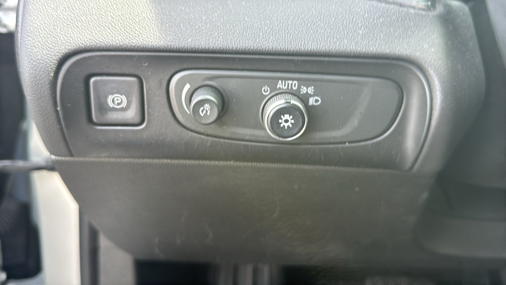 Used 2018 Buick Enclave Essence AWD/4WD image 16