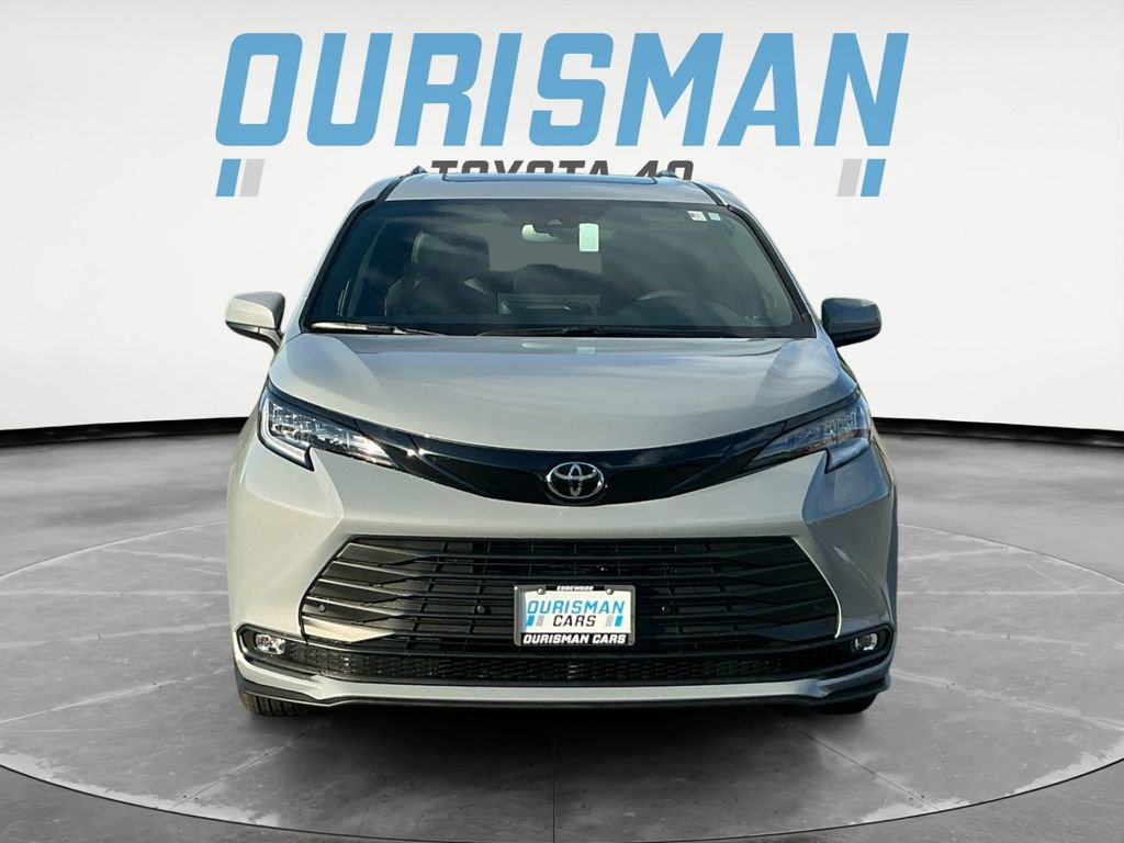 New 2026 Toyota Sienna XLE Woodland Edition image 2