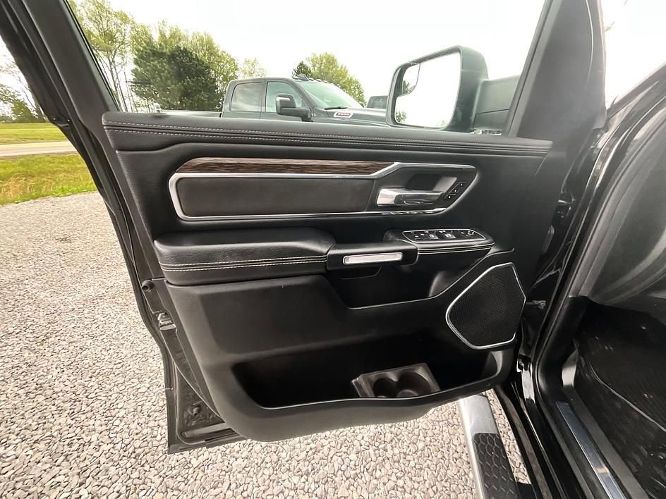 Used 2019 RAM 1500 Laramie AWD/4WD image 11