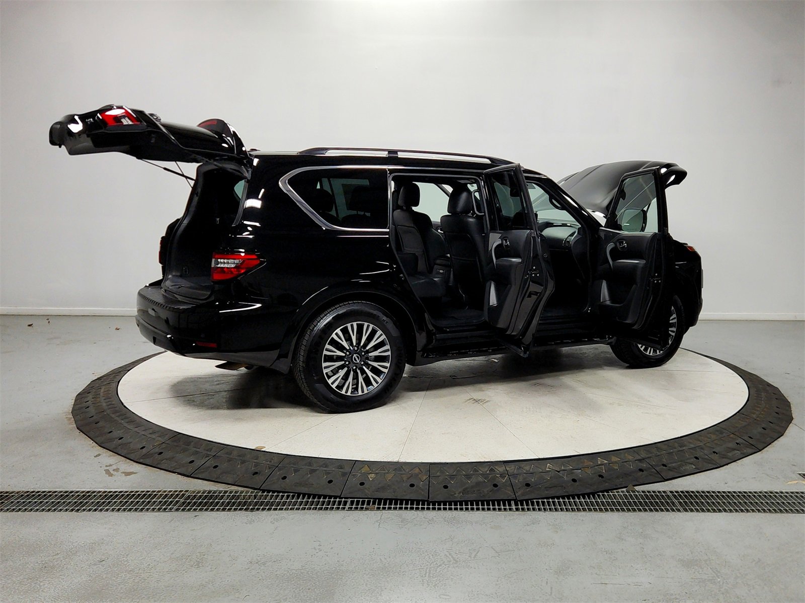 Used 2023 Nissan Armada SL w/ Midnight Edition Package image 15
