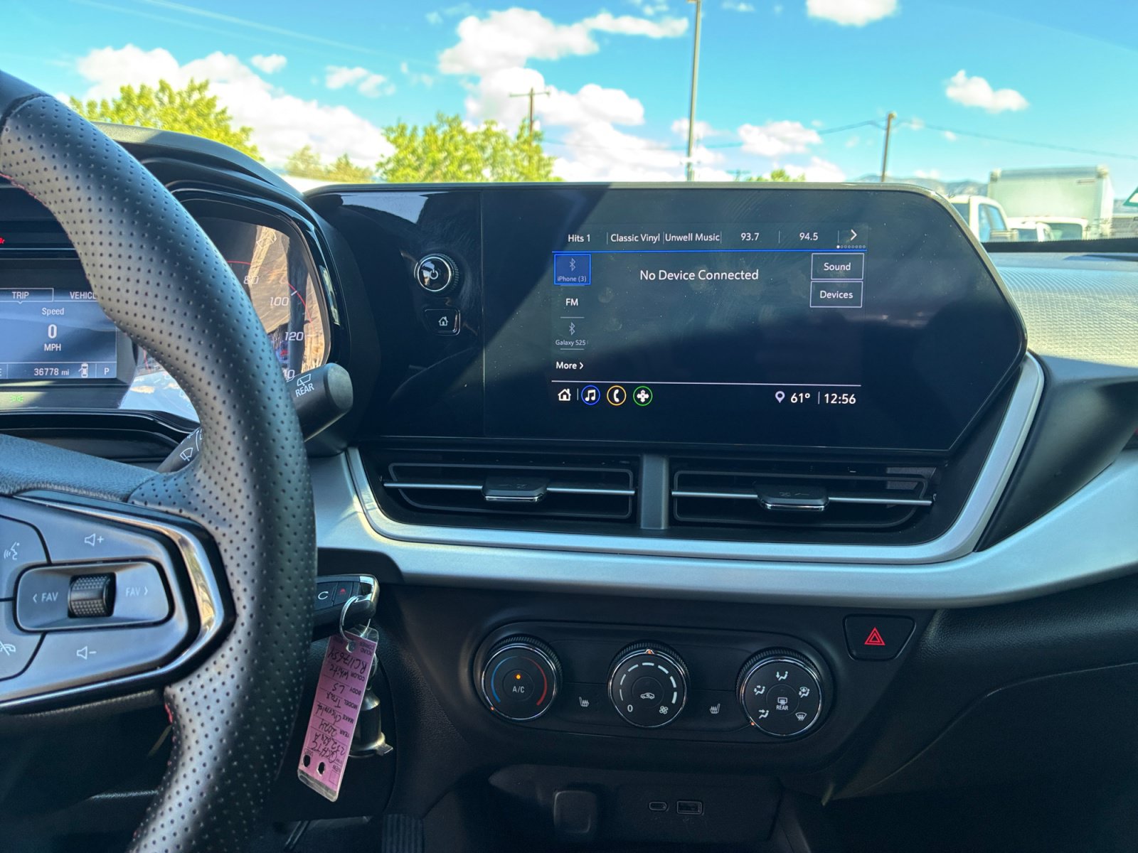 Used 2024 Chevrolet Trax RS FWD image 18