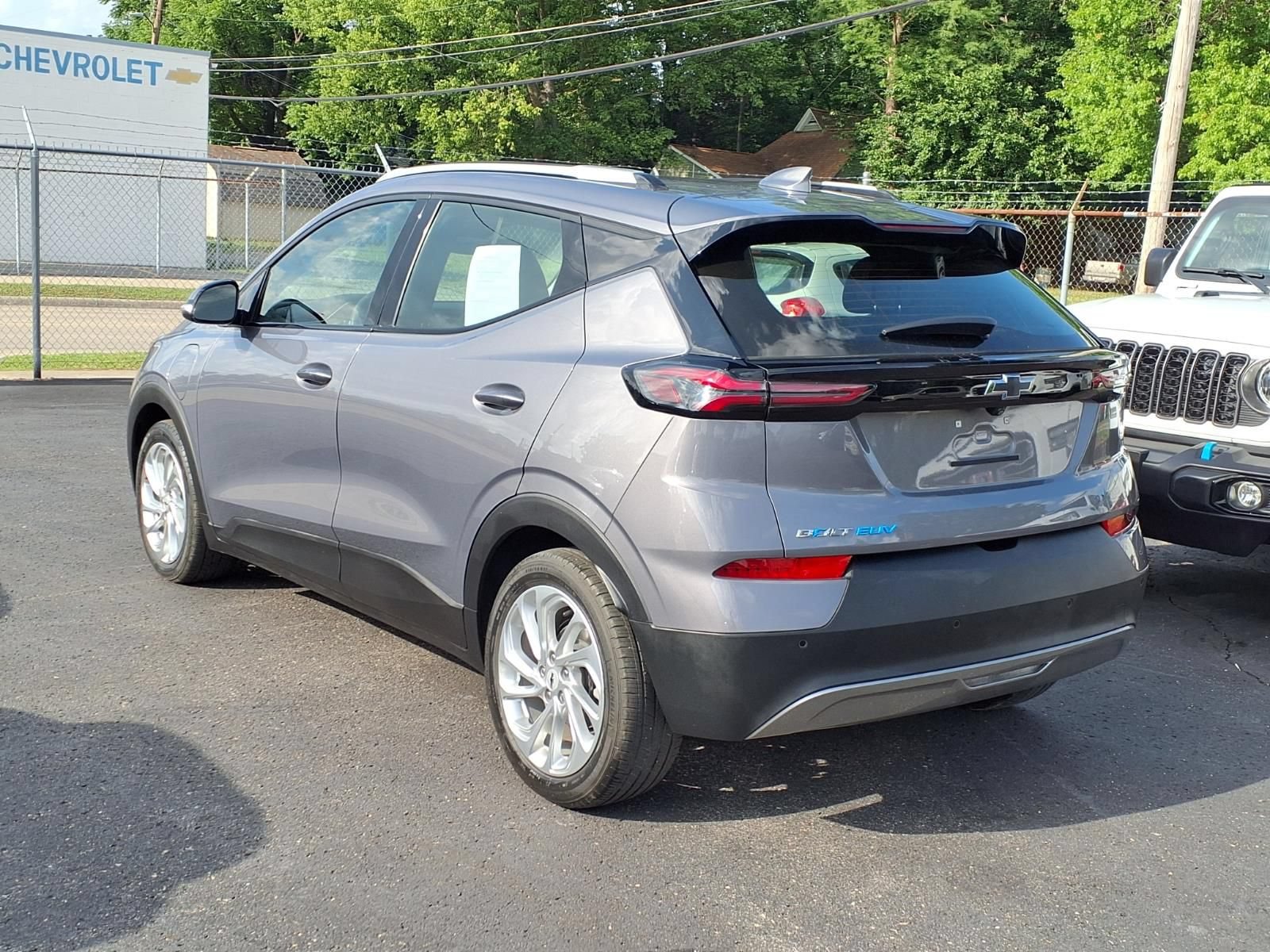 Used 2023 Chevrolet Bolt EUV LT w/ Driver Confidence Package FWD image 2