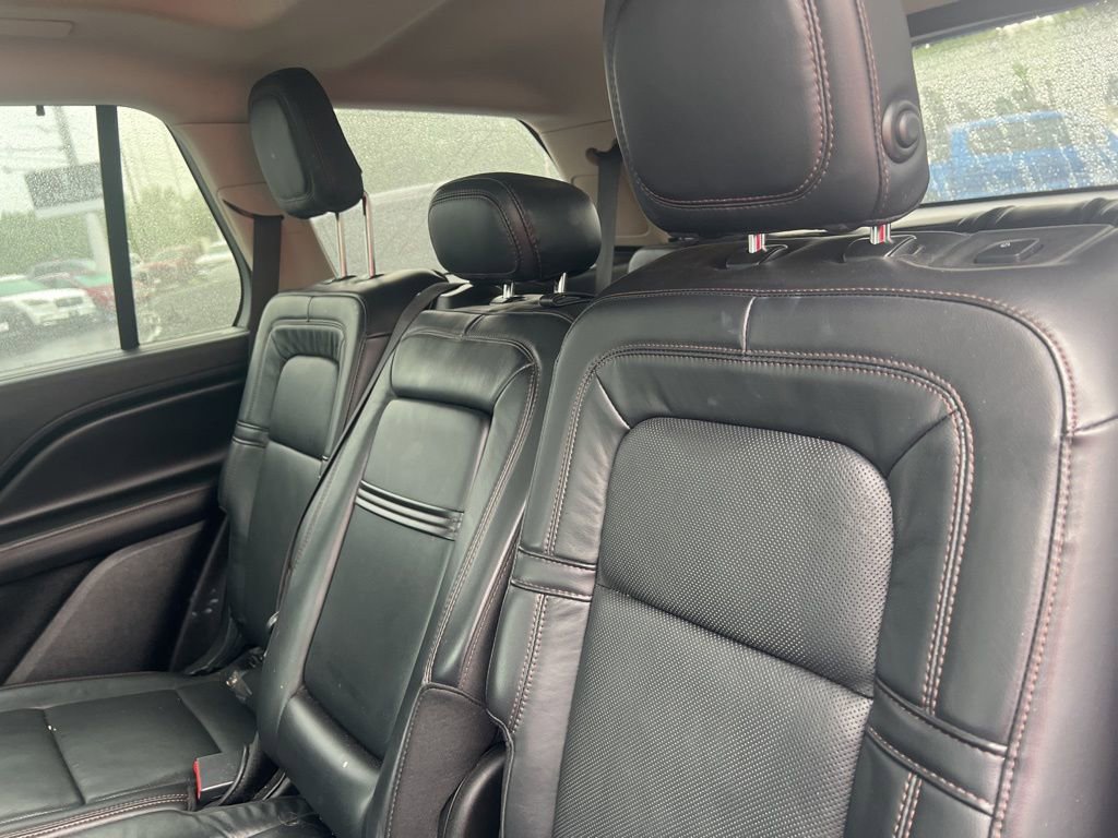 Used 2020 Lincoln Aviator Reserve w/ Equipment Group 202A image 7