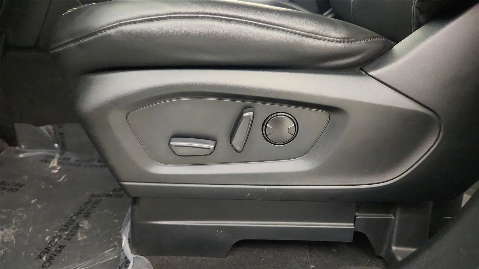 Used 2023 Ford Explorer XLT w/ Equipment Group 202A image 32