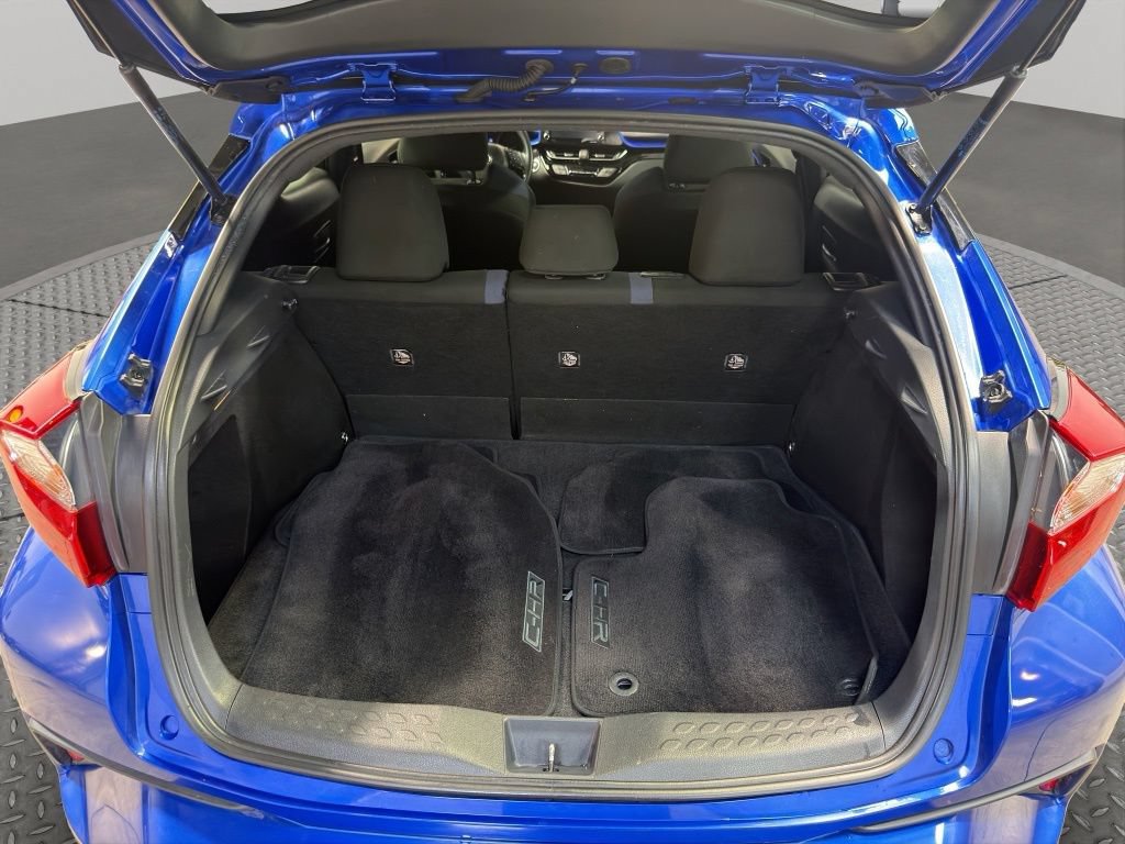 Used 2020 Toyota C-HR XLE FWD image 18