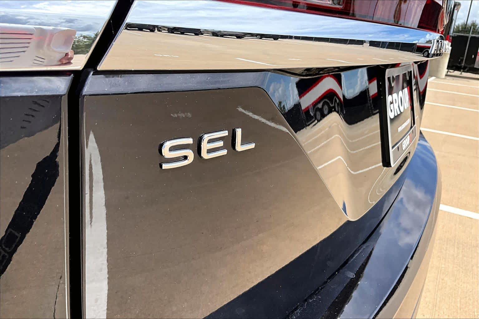 Used 2025 Volkswagen Atlas SEL AWD/4WD image 30