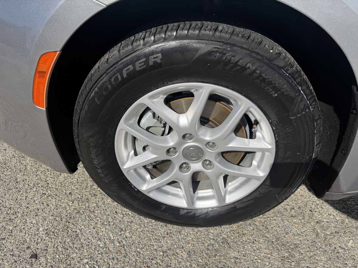 Used 2017 Chrysler Pacifica LX FWD image 6