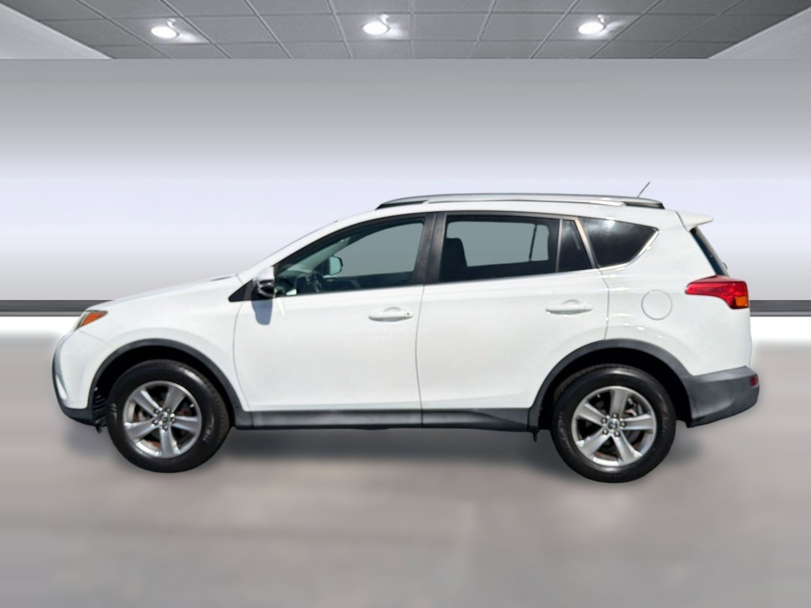 Used 2015 Toyota RAV4 XLE image 2