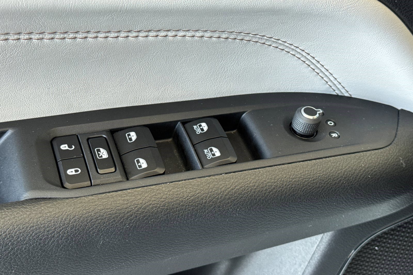 Used 2025 Jeep Compass Limited image 13