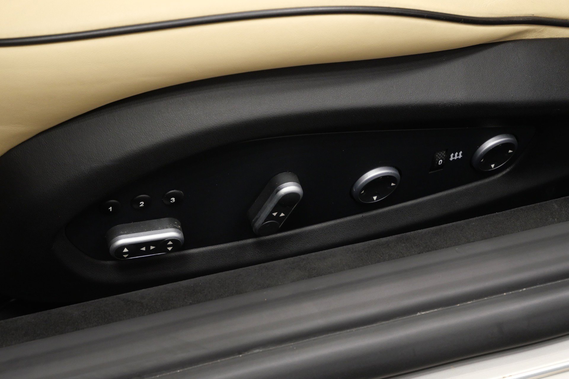 Used 2015 Ferrari California T RWD image 28