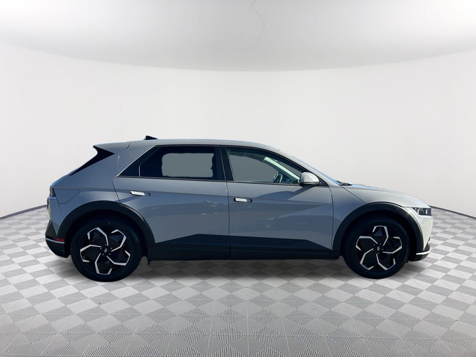 Used 2024 Hyundai Ioniq 5 SEL AWD/4WD image 4