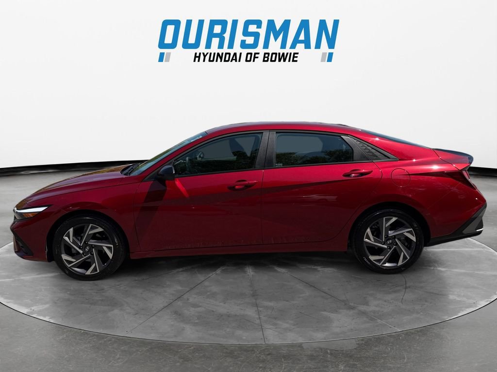 Used 2025 Hyundai Elantra Sport FWD image 3